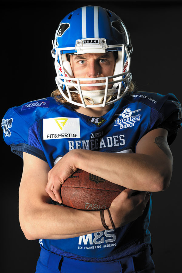 American Football Fotoshooting im Fotostudio in Dällikon